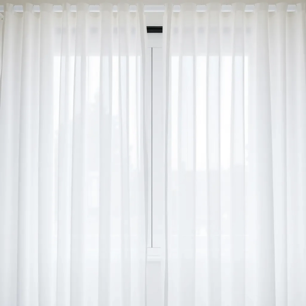 Białe firanki do salonu nowoczesne