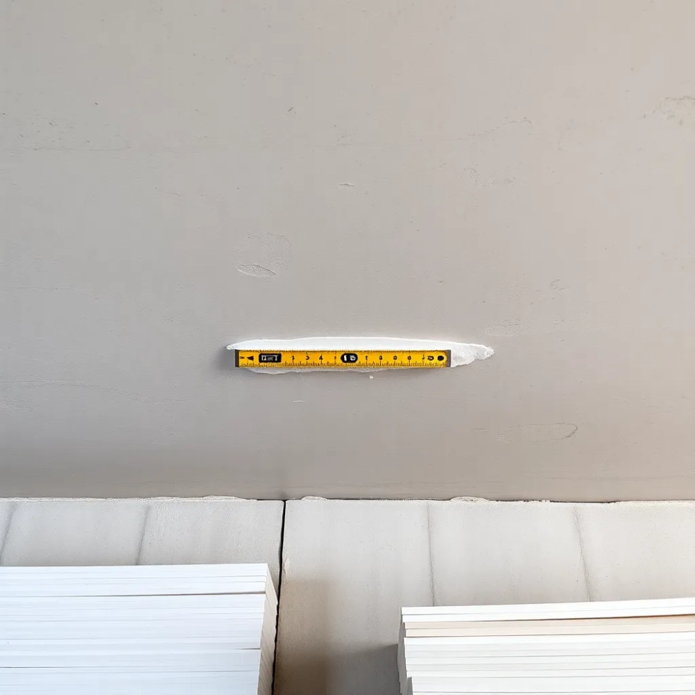 Czym wyrównać strop pod styropian