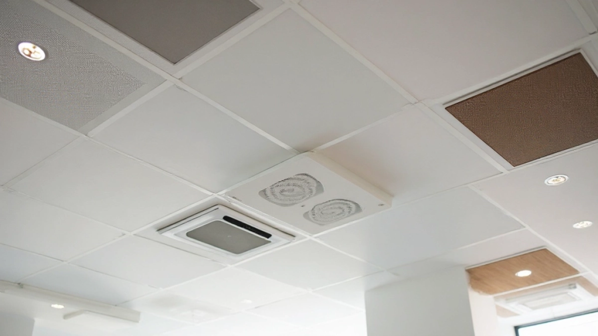 Czym zakryć kasetony na suficie