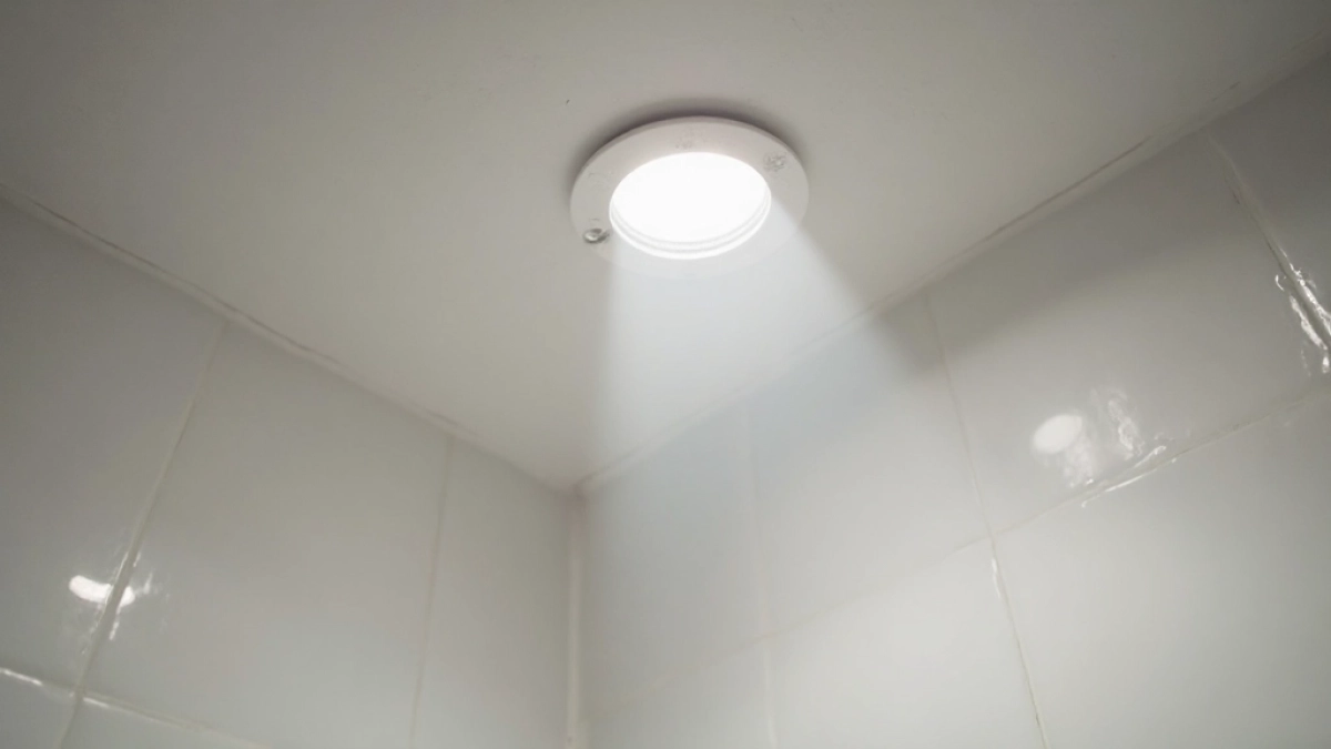 Halogeny sufitowe do łazienki