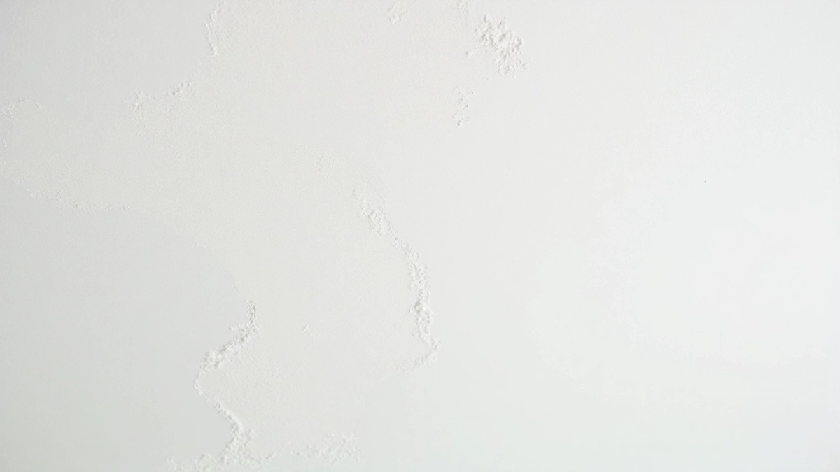 Jak zlikwidować smugi na suficie po malowaniu