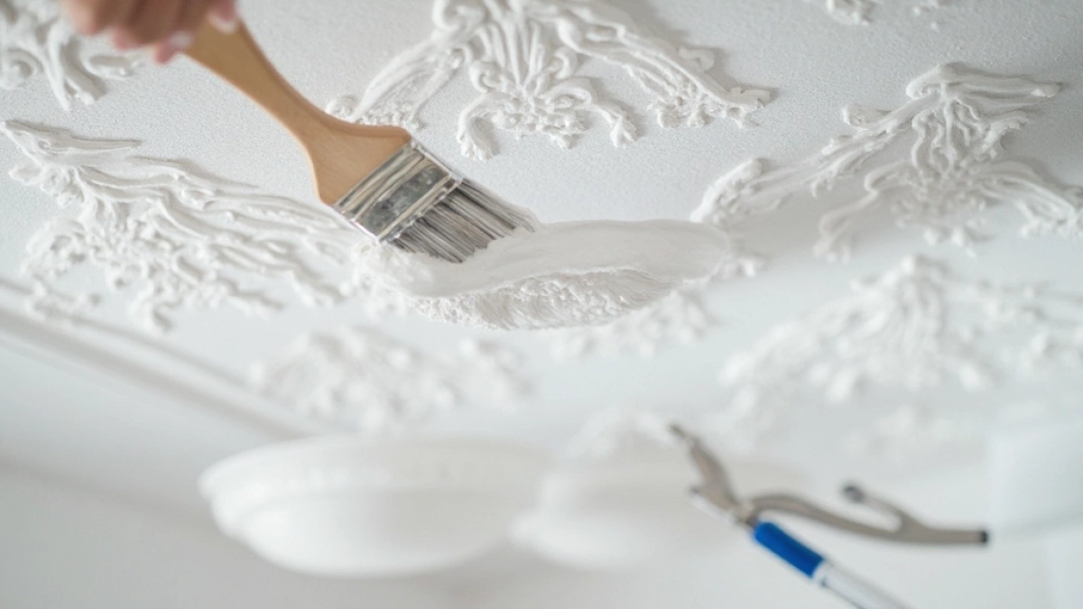 malowanie kasetonów na suficie