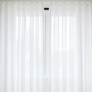 Białe firanki do salonu nowoczesne