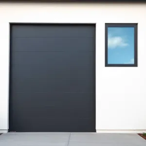 Brama garażowa w innym kolorze niż okna