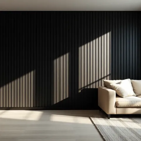 Czarną ścianą w salonie z lamelami