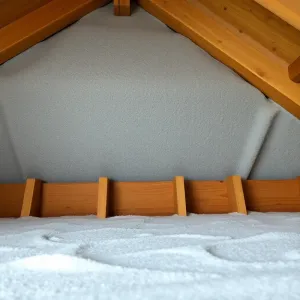 Czy dawać folię pod styropian na poddaszu