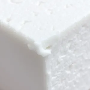 Czy można kleić styropian na piankę montażową