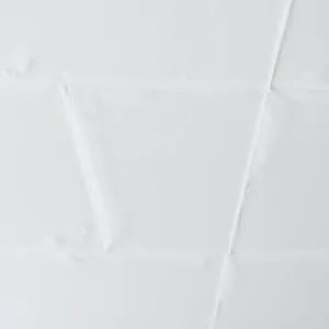 Czy trzeba kołkować styropian na suficie