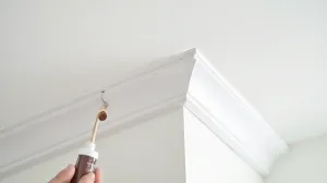 Czym przykleić listwy styropianowe do sufitu