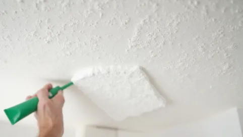 czym przykleić styropian do sufitu