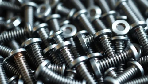 Czym wkręcać wkręty ciesielskie