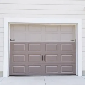 Drzwi garażowe dwuskrzydłowe z montażem