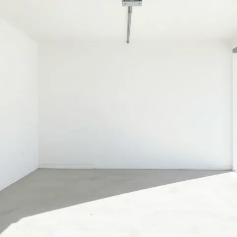 Farba biała do garażu na ściany