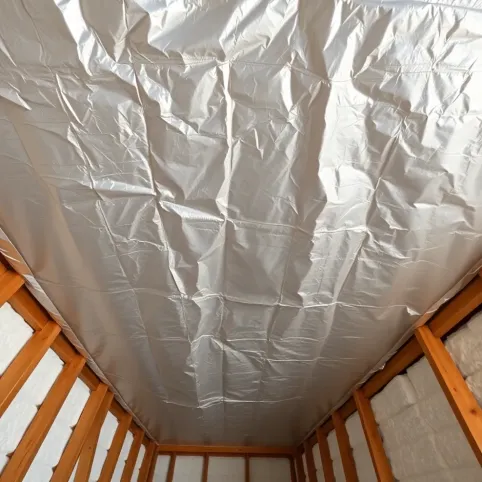 Folia pod styropian na stropie nieużytkowym