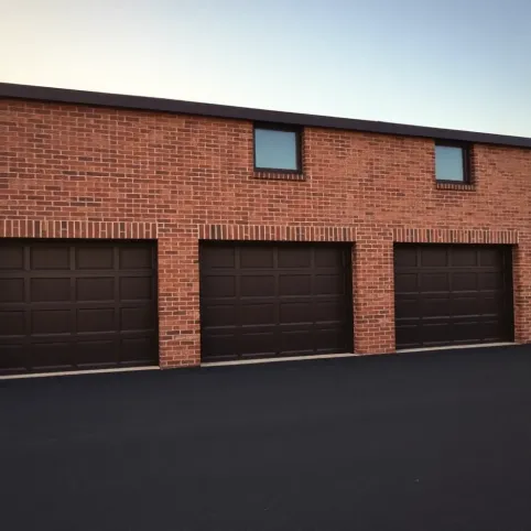 Garaż murowany w zabudowie szeregowej