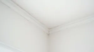 Jak odciąć sufit od ściany bez taśmy