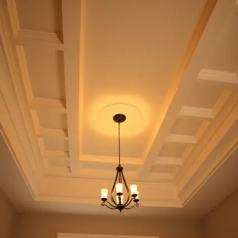 Jak ozdobić sufit w salonie