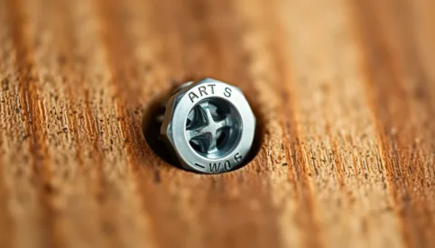 Jak wkręcać wkręty do drewna