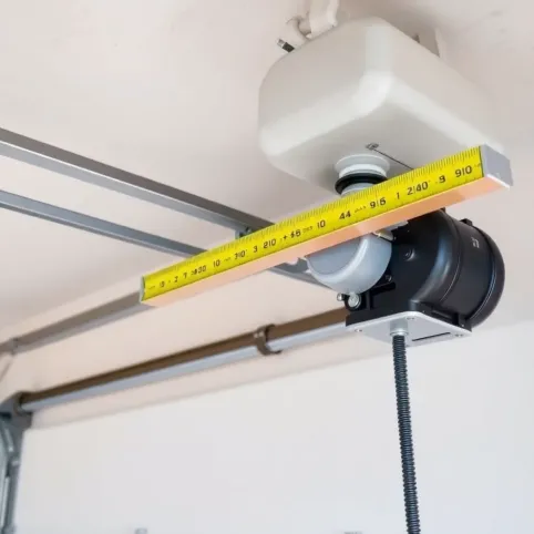 Jak wypoziomować bramę garażową