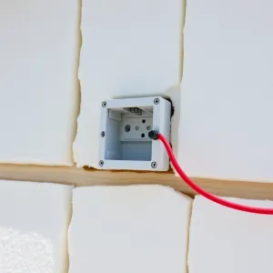 Jak zamontować gniazdko w styropianie