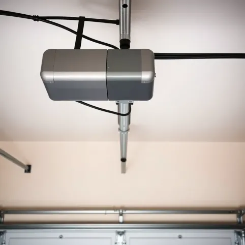 Jak zamontować napęd do bramy garażowej uchylnej