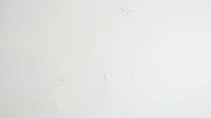 Jak zlikwidować smugi na suficie po malowaniu