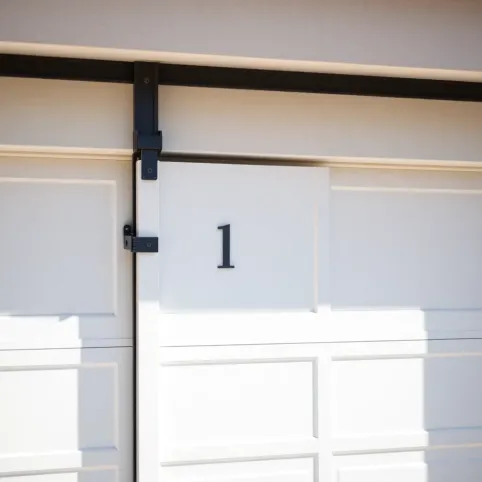 Jak zrobić drzwi w bramie garażowej