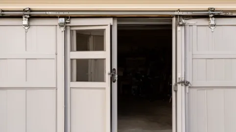 płot z bloczków fundamentowych