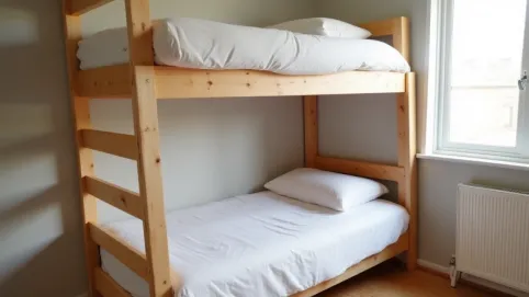 Jak zrobić łóżko piętrowe z dwóch łóżek