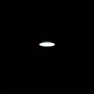 Lampa do garażu na baterie z czujnikiem ruchu