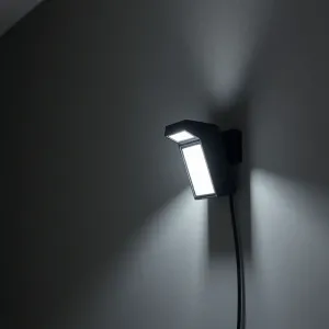 Lampa LED na baterie do garażu