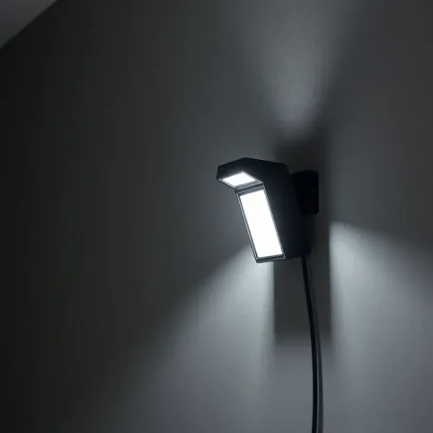 Lampa LED na baterie do garażu