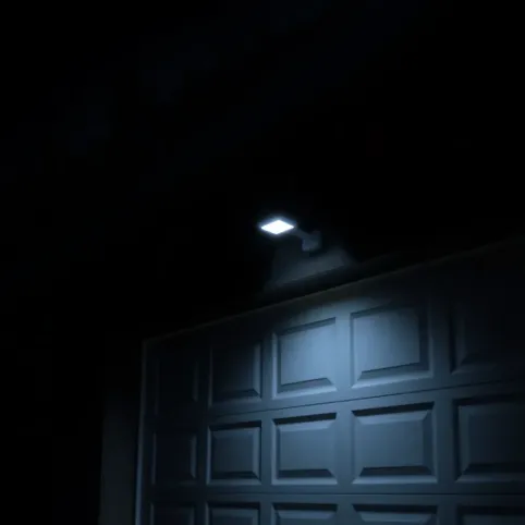 Lampa solarna do garażu bez czujnika ruchu