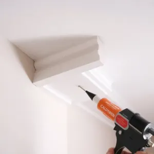 Montaż listew przysufitowych styropianowych