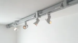 Montaż szynoprzewodu do sufitu