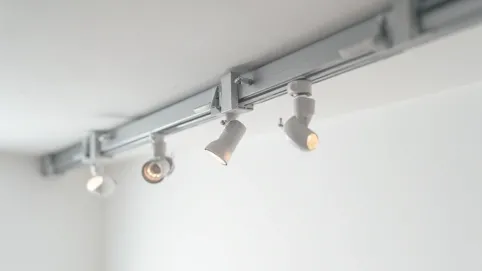 Montaż szynoprzewodu do sufitu