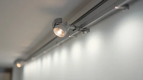 montaż szynoprzewodu do sufitu podwieszanego