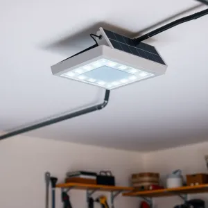 Oświetlenie solarne do garażu