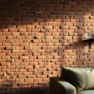 Ściana z cegły w salonie