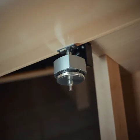 Siłownik do włazu piwnicy