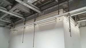 Sufit Armstrong co ile wieszaki