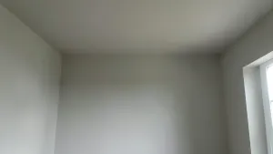 Sufit i ściany w jednym kolorze