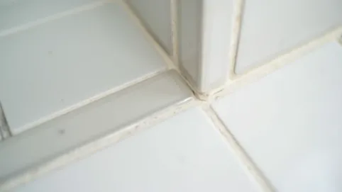 Wykończenie narożników wewnętrznych płytek