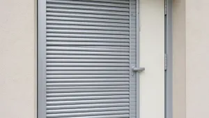 roleta antywłamaniowa na drzwi wejściowe