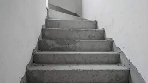 wykończenie schodów betonowych wewnętrznych
